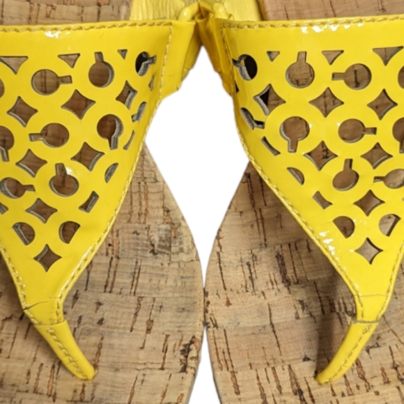 Coach C Lasercut Patent Leather Yellow BROOKK Wedge Thong Sandals Sz 8.5B - Picture 8 of 8
